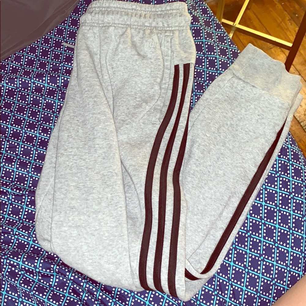 size medium in men’s adidas sweats.